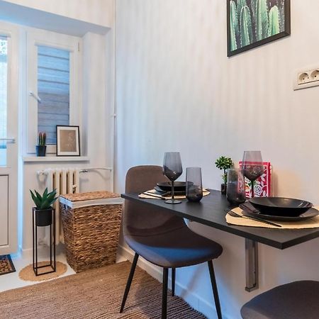 Jungle Apartment 15 Min Walk To Beach & Downtown Constanta Exterior photo